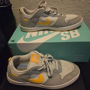 Nike SB Men's Gray and Yellow Sneakers